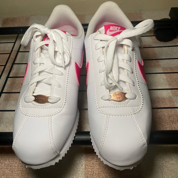 Nike Cortez sneakers. - Picture 4 of 4